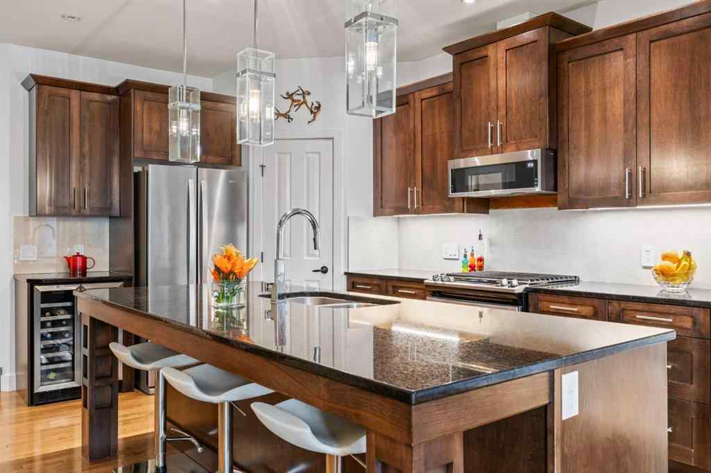 MLS® A2250626 - 1721 32 Avenue SW in South Calgary Calgary, Residential