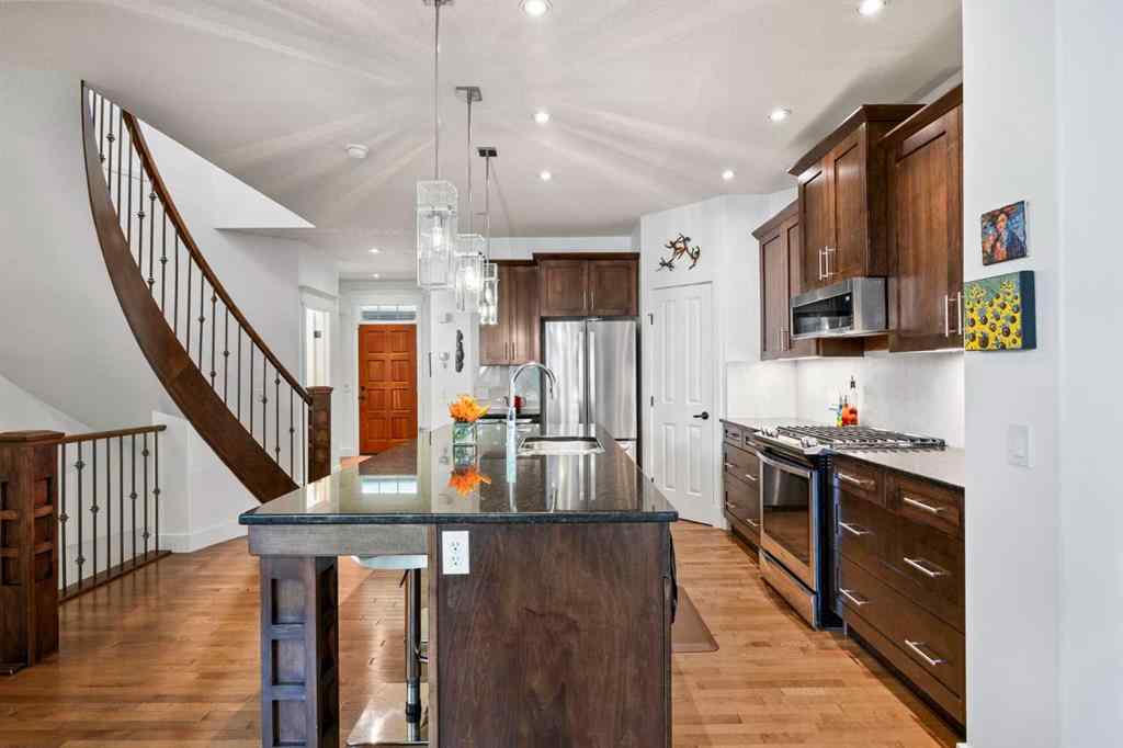 MLS® A2250626 - 1721 32 Avenue SW in South Calgary Calgary, Residential