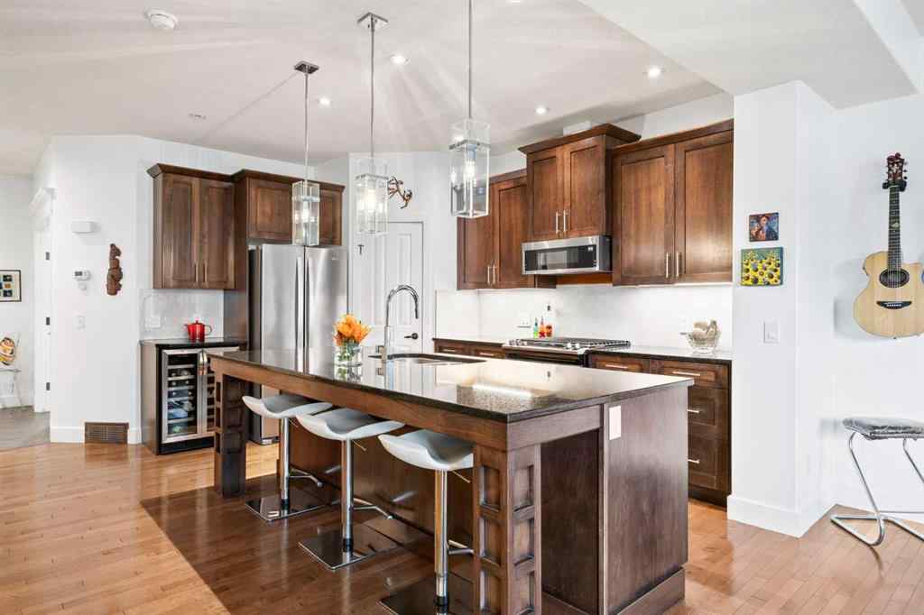 MLS® A2250626 - 1721 32 Avenue SW in South Calgary Calgary, Residential