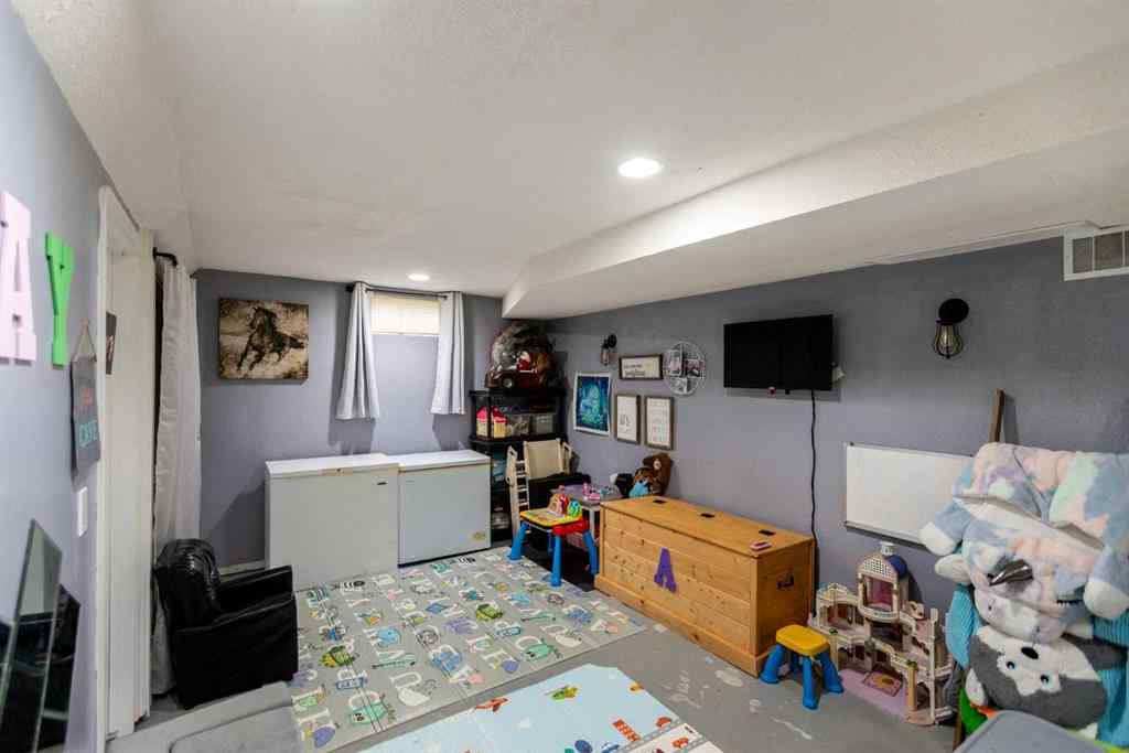 MLS® A2250630 - 62 Rupert Crescent  in Rosedale Estates Red Deer, Residential