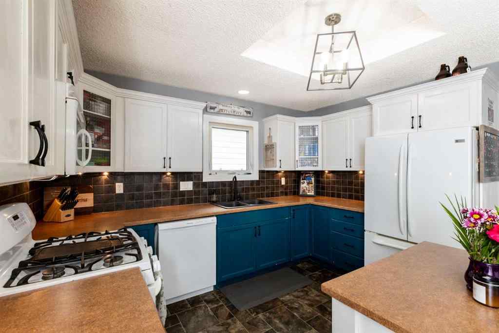 MLS® A2250630 - 62 Rupert Crescent  in Rosedale Estates Red Deer, Residential