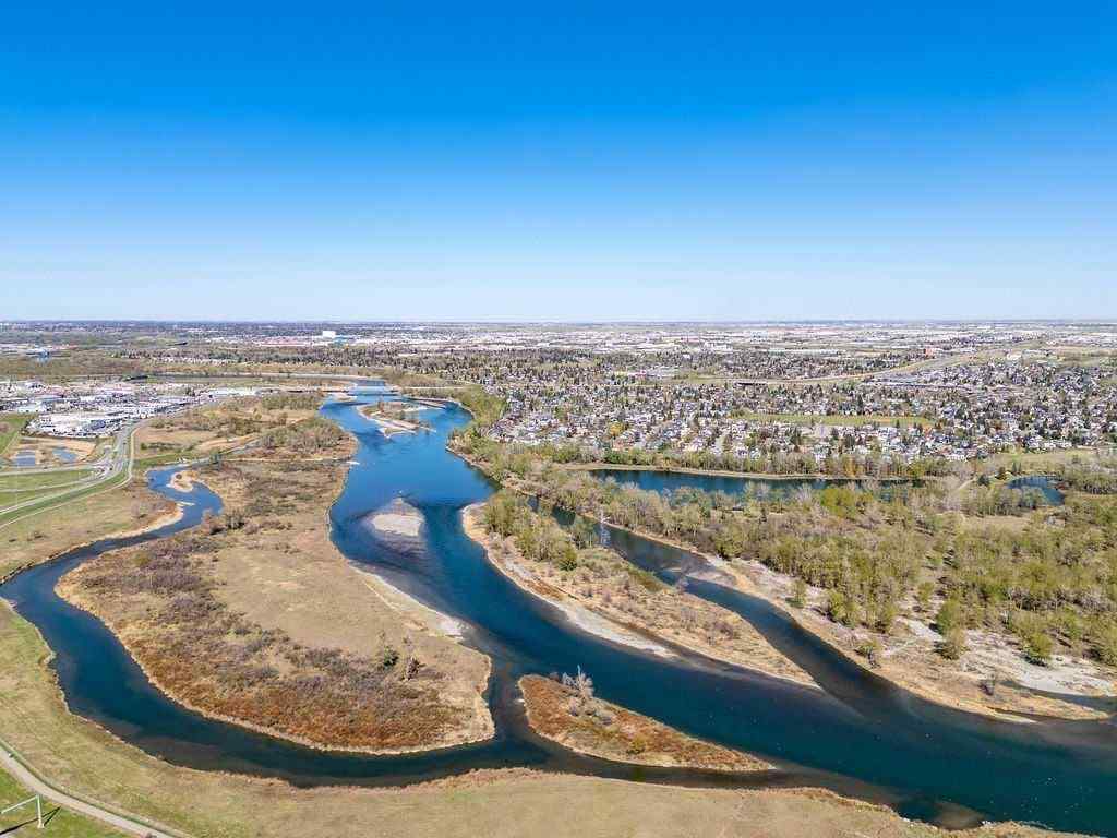 MLS® A2250632 - 9608 5 Street SE in Acadia Calgary, Residential