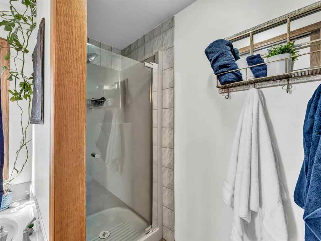 MLS® A2250633 - 18 Rideau Crescent SE in Ross Glen Medicine Hat, Residential