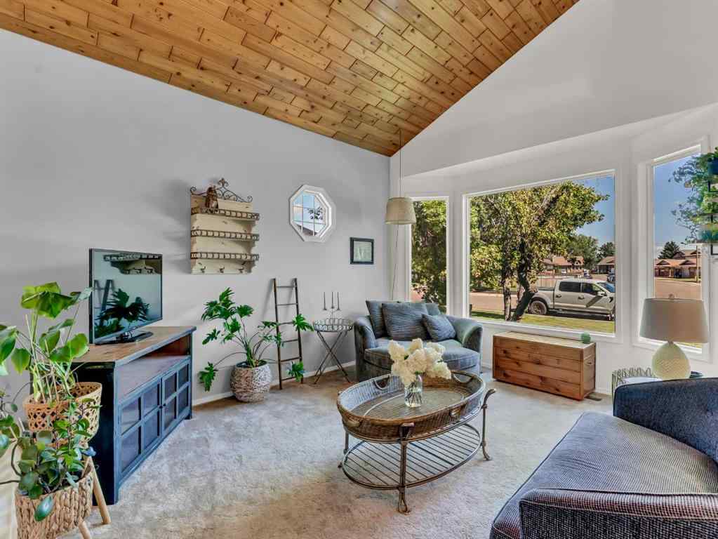 MLS® A2250633 - 18 Rideau Crescent SE in Ross Glen Medicine Hat, Residential