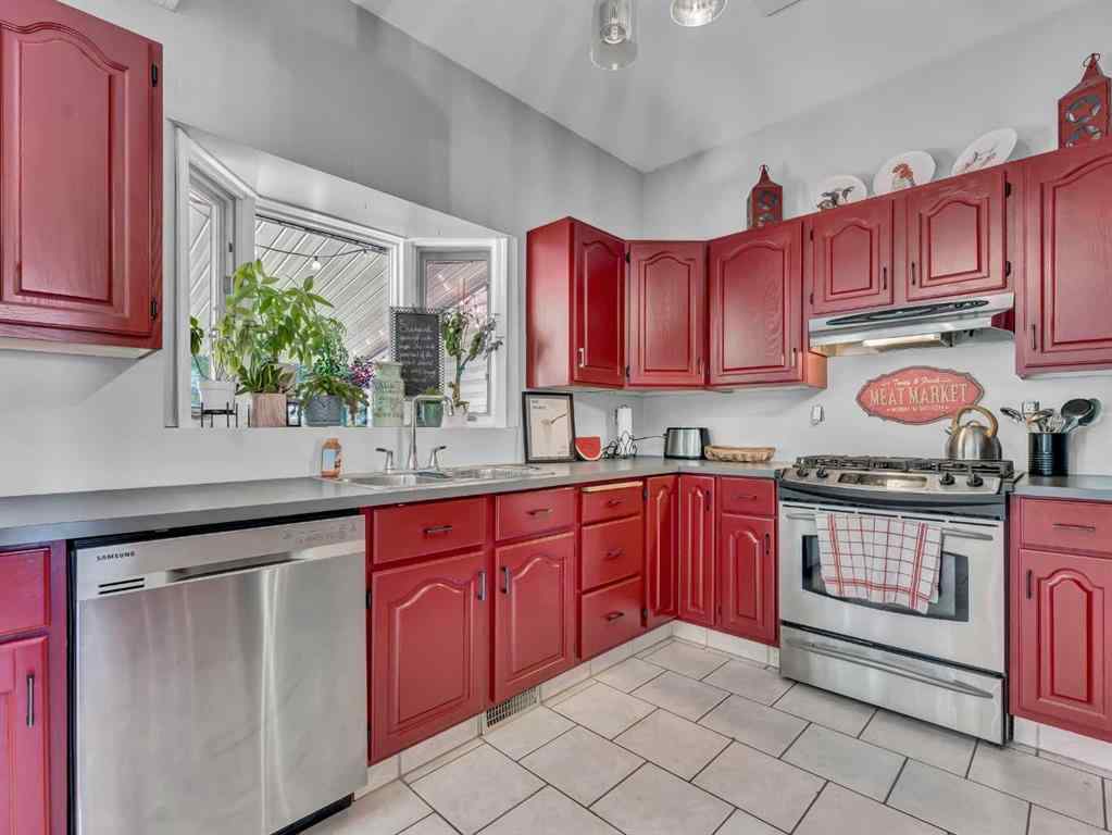 MLS® A2250633 - 18 Rideau Crescent SE in Ross Glen Medicine Hat, Residential