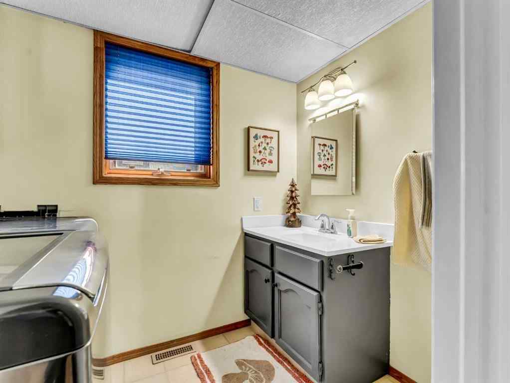 MLS® A2250633 - 18 Rideau Crescent SE in Ross Glen Medicine Hat, Residential