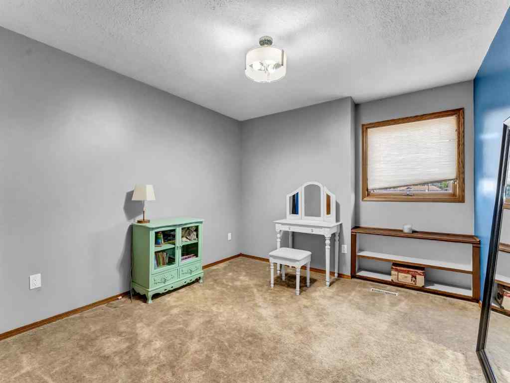 MLS® A2250633 - 18 Rideau Crescent SE in Ross Glen Medicine Hat, Residential
