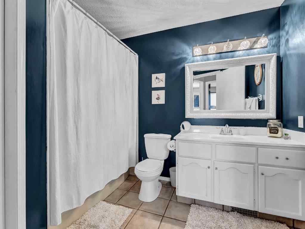 MLS® A2250633 - 18 Rideau Crescent SE in Ross Glen Medicine Hat, Residential