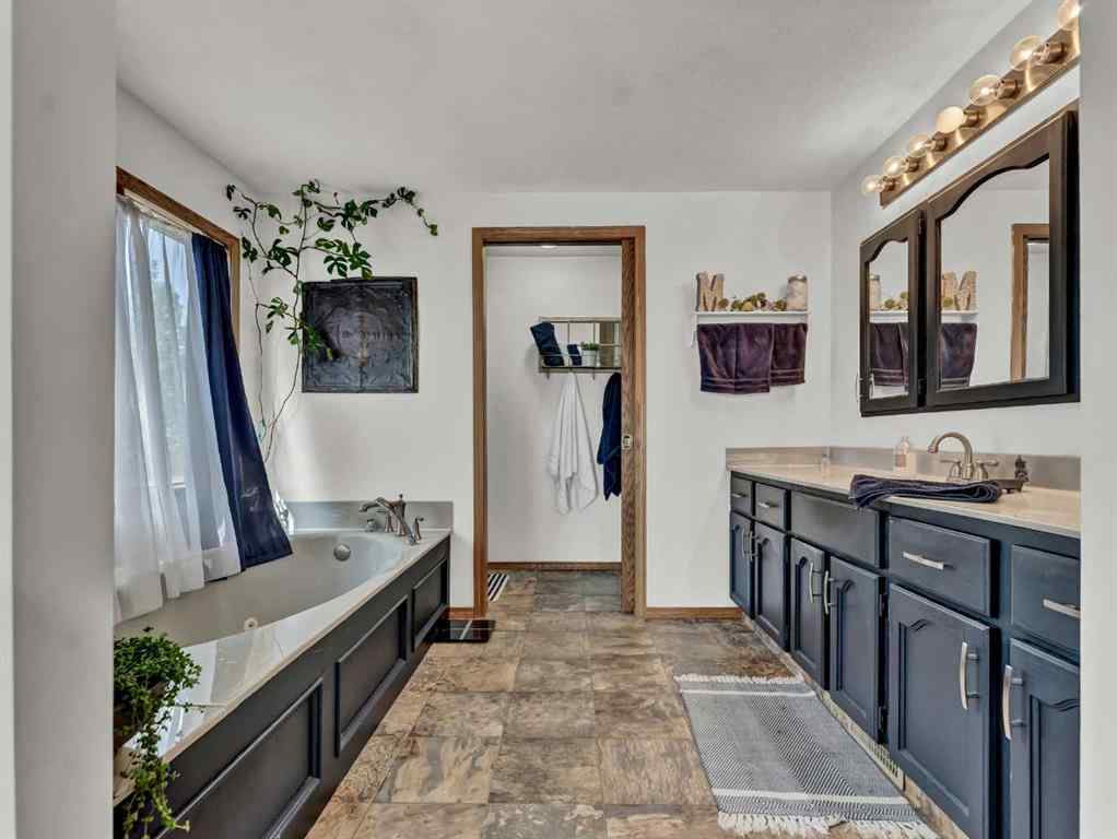 MLS® A2250633 - 18 Rideau Crescent SE in Ross Glen Medicine Hat, Residential