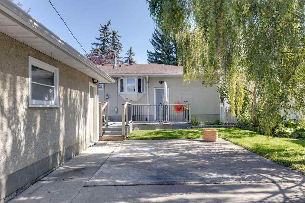 MLS® A2250636 - 419 Woodland Crescent SE in Willow Park Calgary, Residential