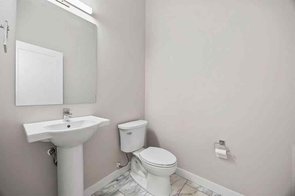 MLS® A2250648 - 204 Chelsea Manor  in Chelsea_CH Chestermere, Residential