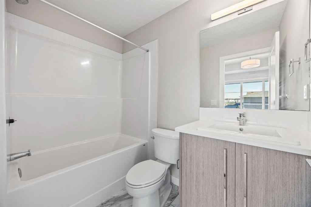 MLS® A2250648 - 204 Chelsea Manor  in Chelsea_CH Chestermere, Residential