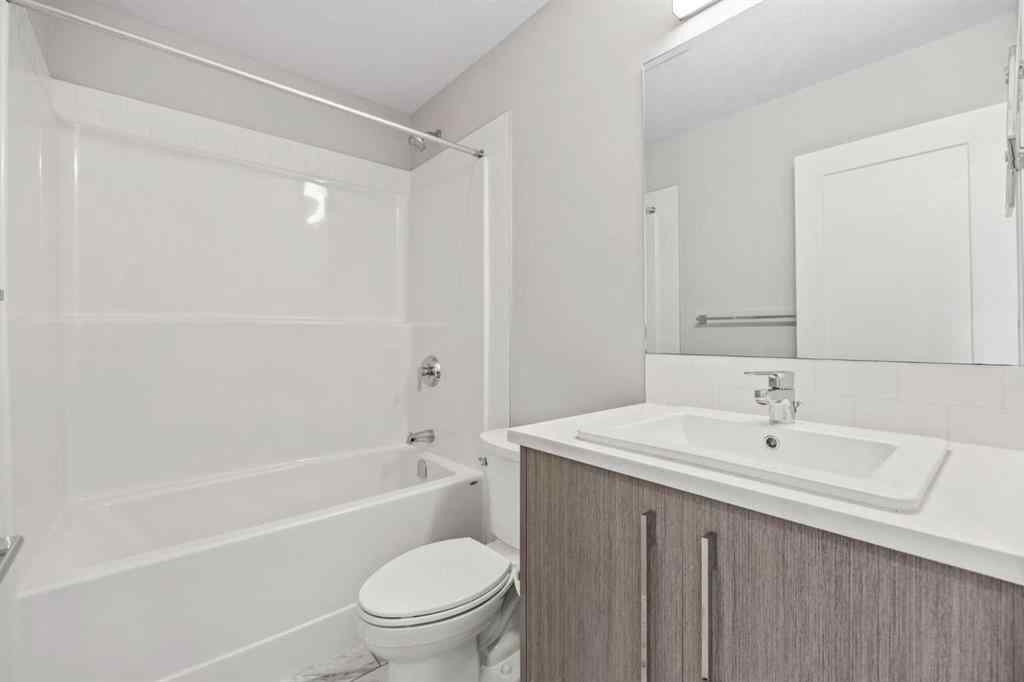 MLS® A2250648 - 204 Chelsea Manor  in Chelsea_CH Chestermere, Residential