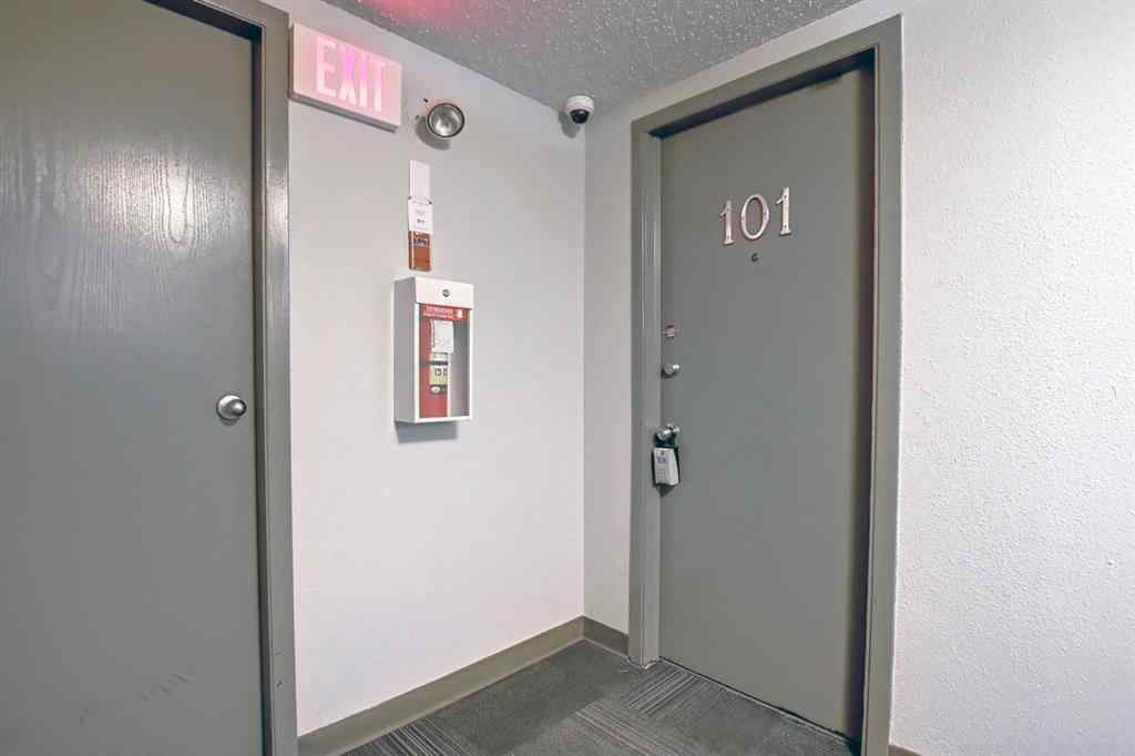MLS® A2250655 - Unit #101 4512 75 Street NW in Bowness Calgary, Residential