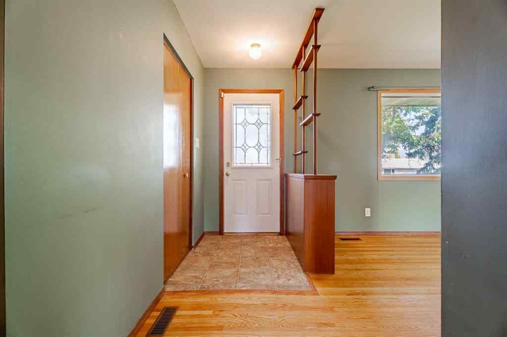 MLS® A2250664 - 631 Hunts Crescent NW in Huntington Hills Calgary, Residential
