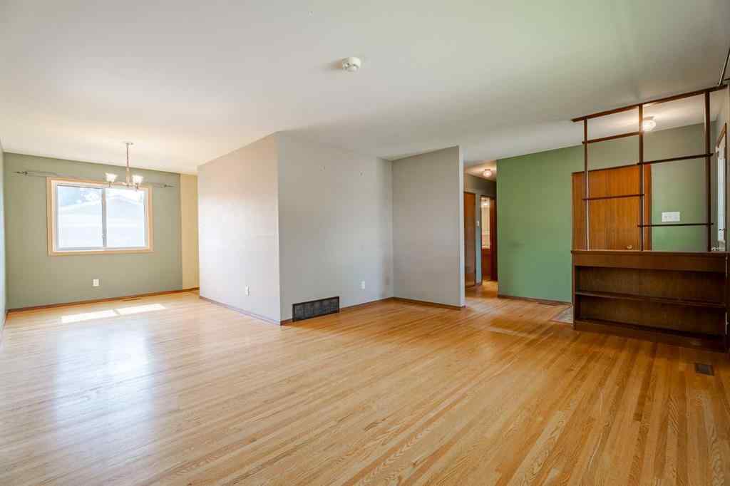 MLS® A2250664 - 631 Hunts Crescent NW in Huntington Hills Calgary, Residential