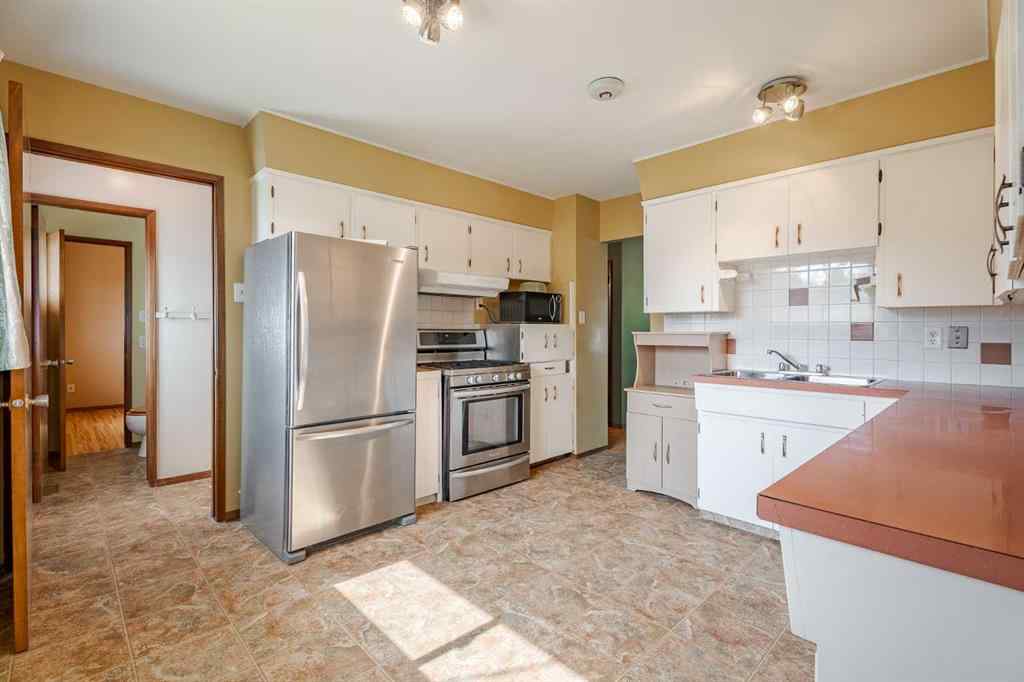 MLS® A2250664 - 631 Hunts Crescent NW in Huntington Hills Calgary, Residential
