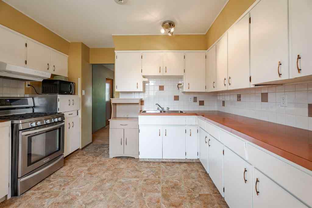 MLS® A2250664 - 631 Hunts Crescent NW in Huntington Hills Calgary, Residential