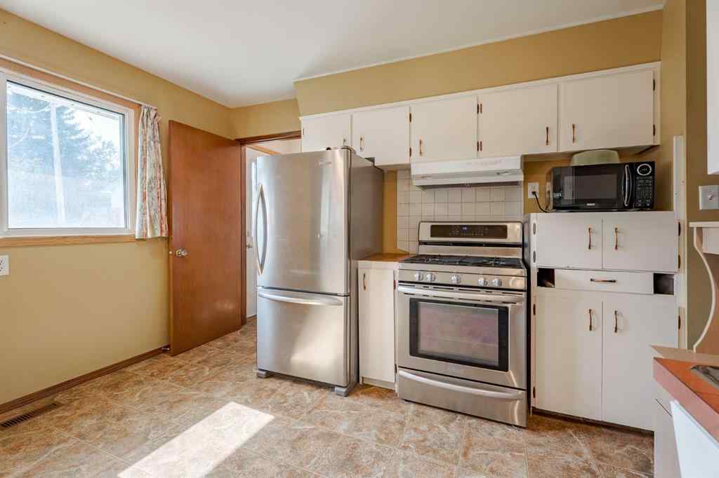 MLS® A2250664 - 631 Hunts Crescent NW in Huntington Hills Calgary, Residential
