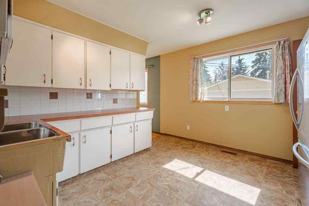 MLS® A2250664 - 631 Hunts Crescent NW in Huntington Hills Calgary, Residential