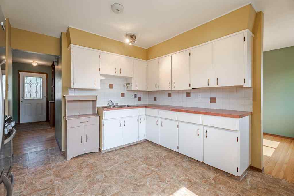 MLS® A2250664 - 631 Hunts Crescent NW in Huntington Hills Calgary, Residential