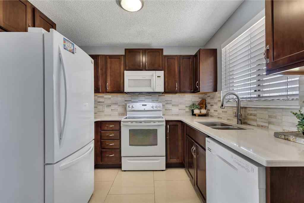 MLS® A2250665 - 43 MARTINWOOD Road NE in Martindale Calgary, Residential