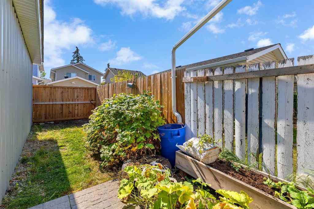 MLS® A2250665 - 43 MARTINWOOD Road NE in Martindale Calgary, Residential