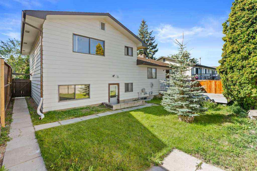 MLS® A2250670 - 4724 Rundlehorn Drive NE in Rundle Calgary, Residential