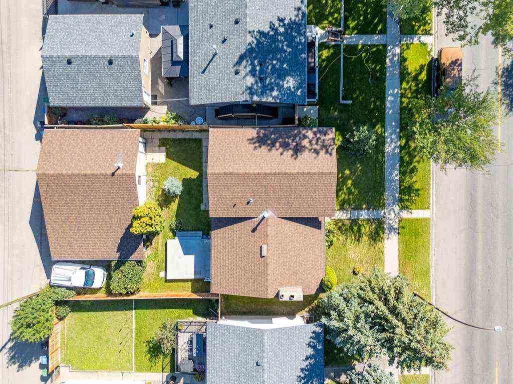 MLS® A2250670 - 4724 Rundlehorn Drive NE in Rundle Calgary, Residential