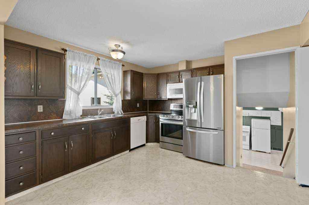 MLS® A2250670 - 4724 Rundlehorn Drive NE in Rundle Calgary, Residential
