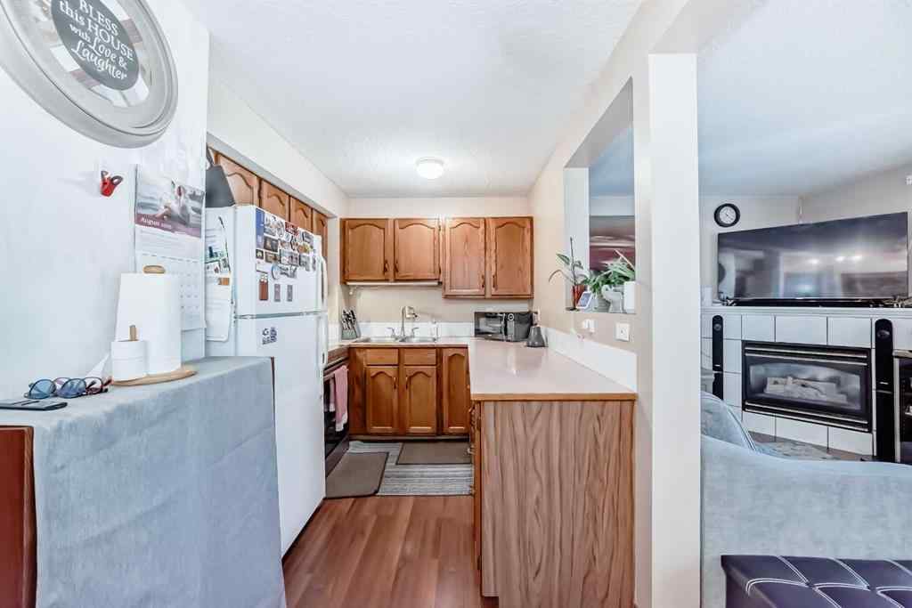 MLS® A2250681 - 36 Somervale Park SW in Somerset Calgary, Residential