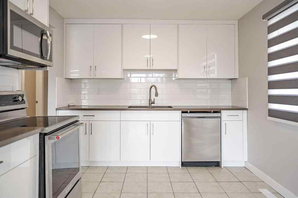 MLS® A2250685 - 424 Sabrina Road SW in Southwood Calgary, Multi-Family