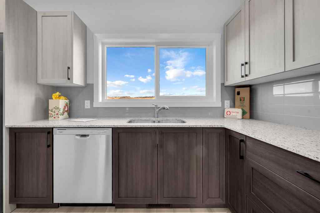 MLS® A2250697 - 614 WOLF WILLOW Boulevard SE in Wolf Willow Calgary, Residential
