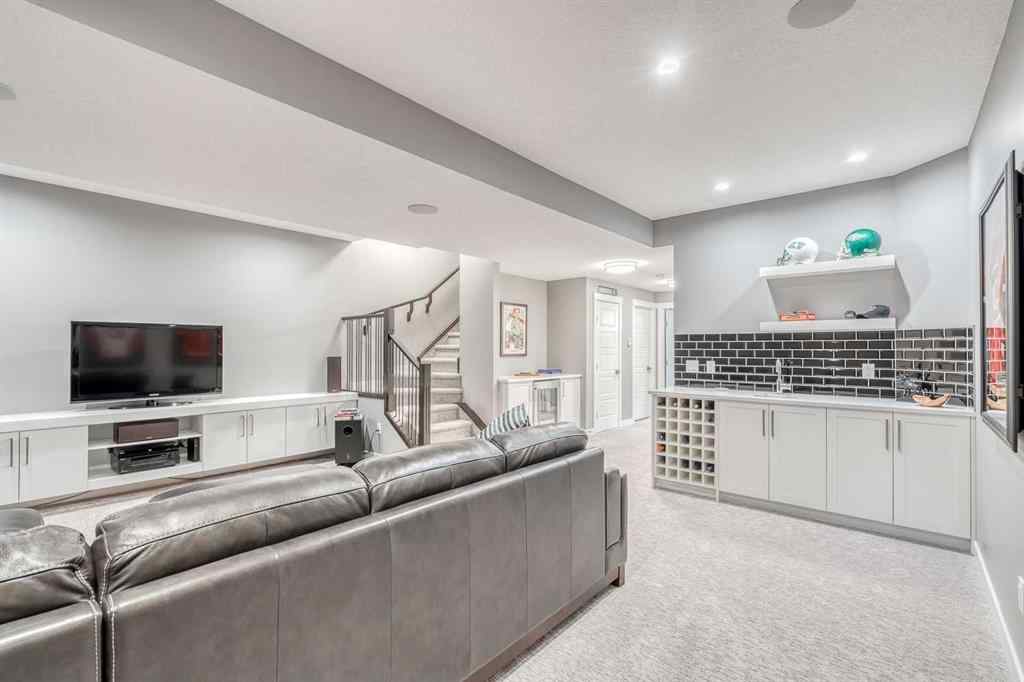 MLS® A2250719 - 525 35 Street NW in Parkdale Calgary, Residential