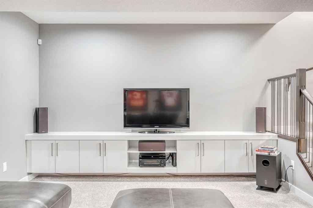 MLS® A2250719 - 525 35 Street NW in Parkdale Calgary, Residential