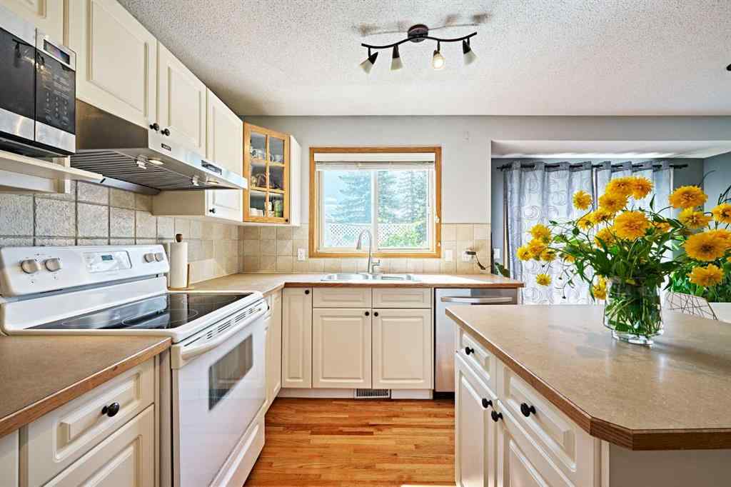 MLS® A2250723 - 51 Edgeridge View NW in Edgemont Calgary, Residential