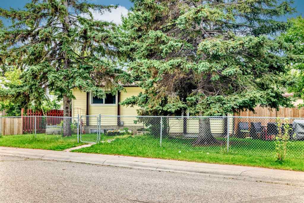 MLS® A2250736 - 319 Pinegreen Close NE in Pineridge Calgary, Residential