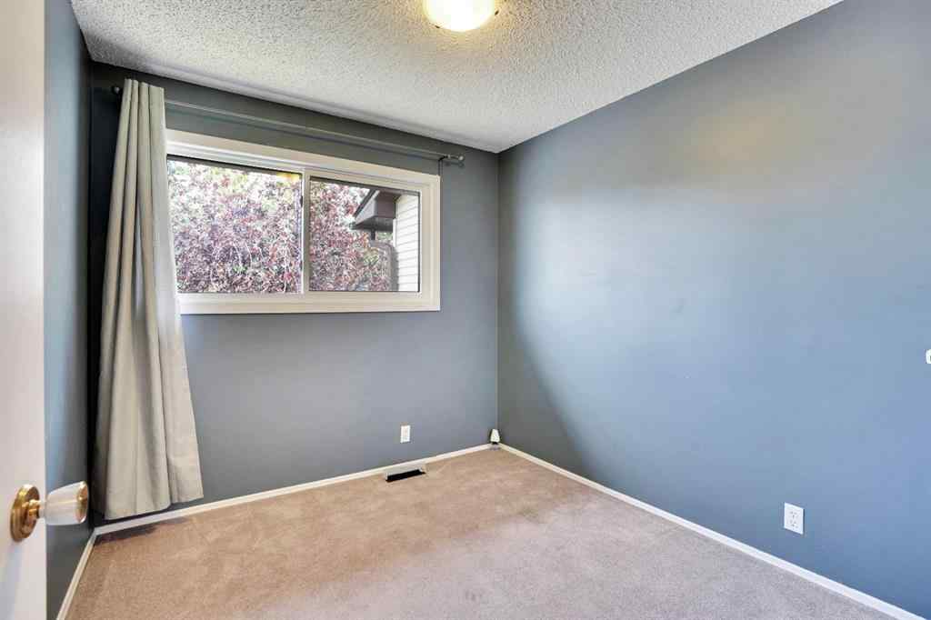 MLS® A2250739 - Unit #4 380 Bermuda Drive NW in Beddington Heights Calgary, Residential