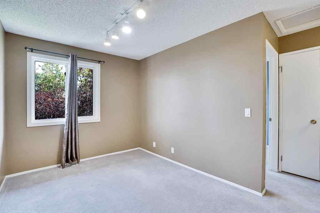 MLS® A2250739 - Unit #4 380 Bermuda Drive NW in Beddington Heights Calgary, Residential