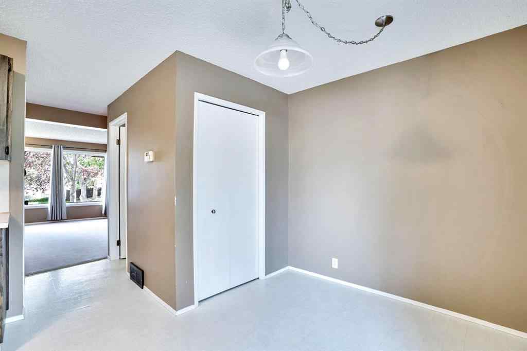 MLS® A2250739 - Unit #4 380 Bermuda Drive NW in Beddington Heights Calgary, Residential