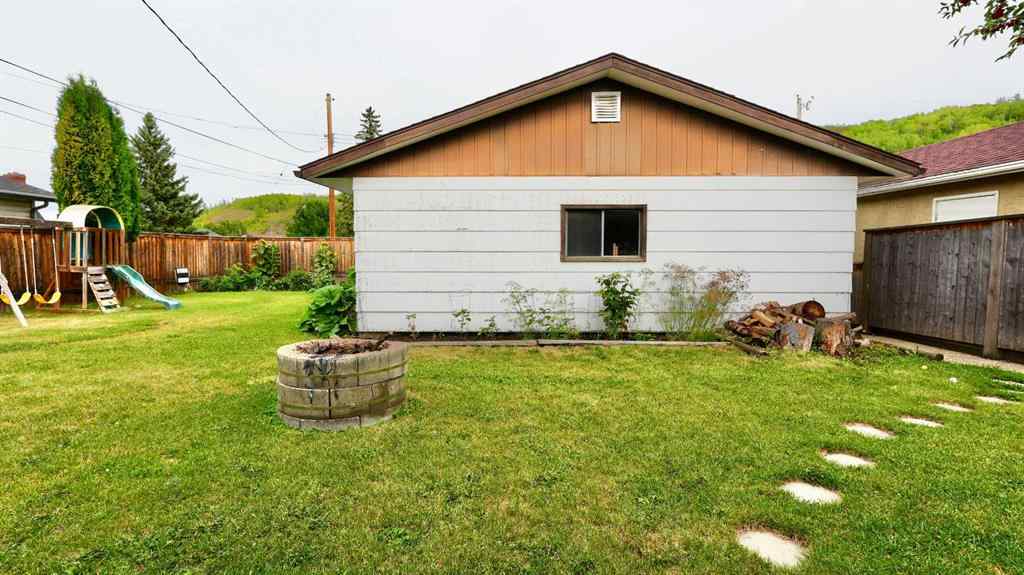 MLS® A2250742 - 8507 97 Street  in North End Peace River, Residential