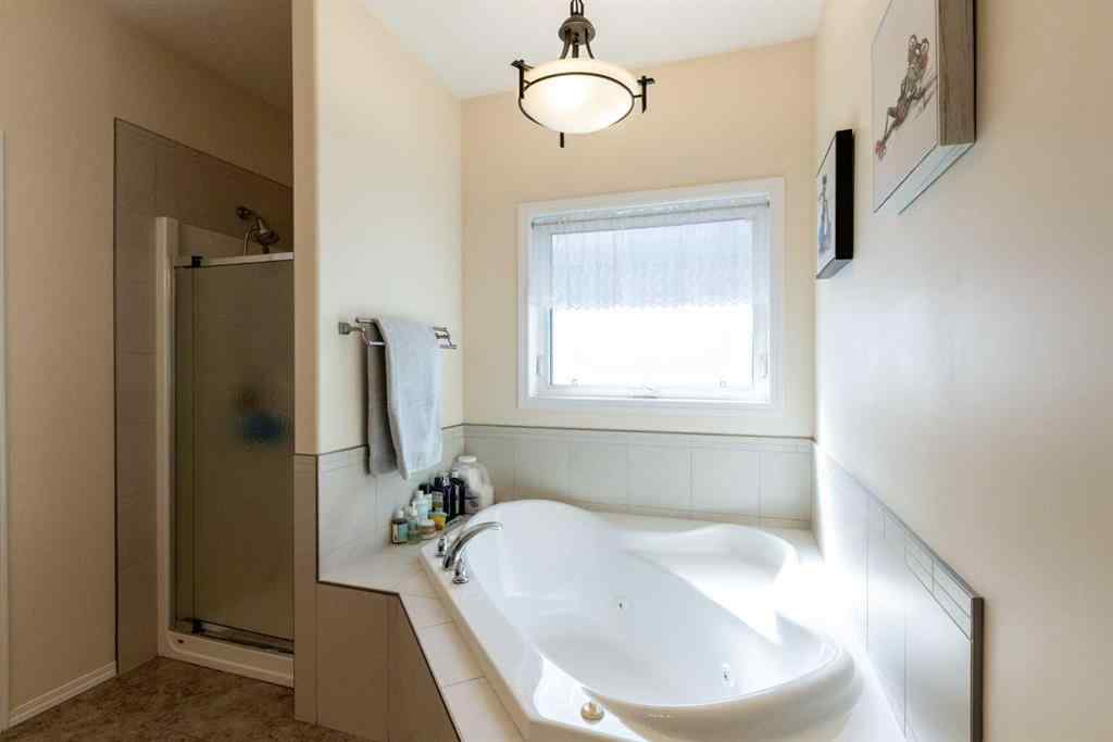 MLS® A2250770 - 6305 58 Avenue  in Hazelwood Estates Innisfail, Residential