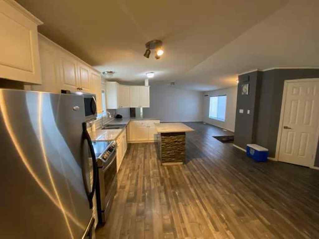 MLS® A2250780 - 7928 97 Avenue  in Cheviot Heights MHP Peace River, Mobile