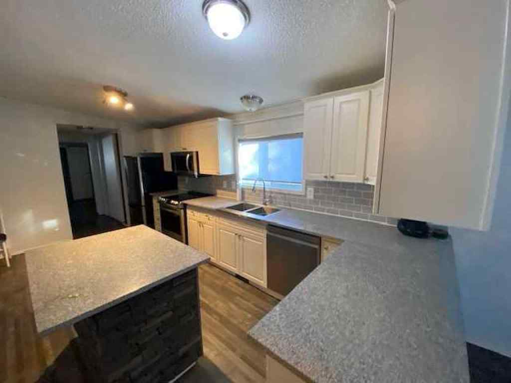 MLS® A2250780 - 7928 97 Avenue  in Cheviot Heights MHP Peace River, Mobile