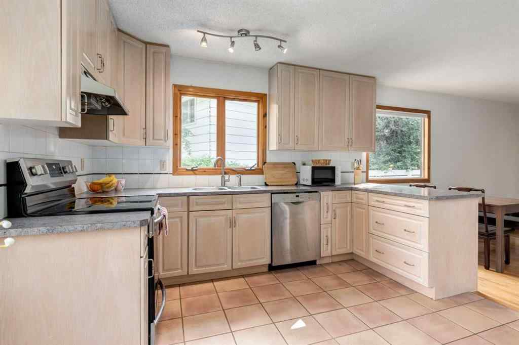 MLS® A2250804 - 7103 Hunterwood Road NW in Huntington Hills Calgary, Residential