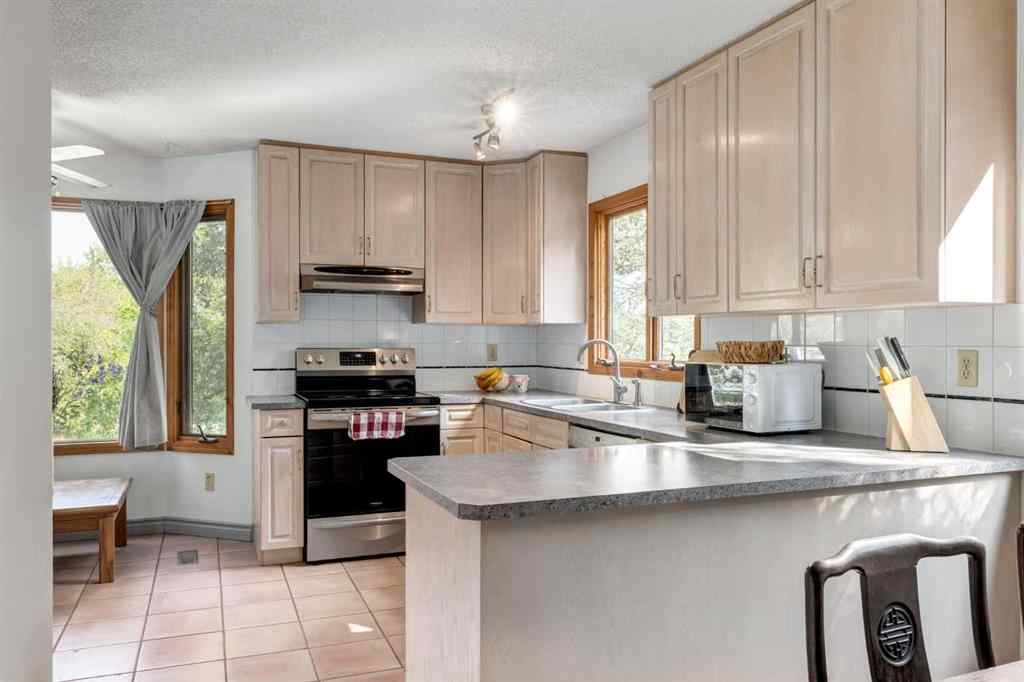 MLS® A2250804 - 7103 Hunterwood Road NW in Huntington Hills Calgary, Residential