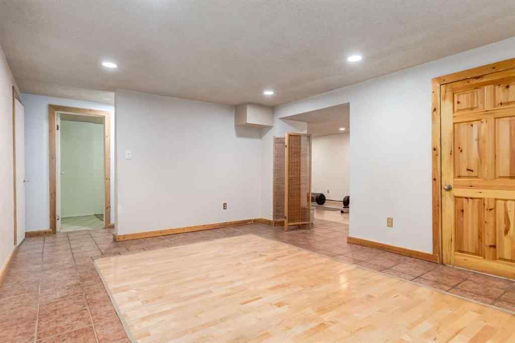 MLS® A2250804 - 7103 Hunterwood Road NW in Huntington Hills Calgary, Residential