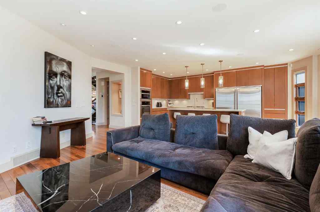 MLS® A2250806 - 2011 29 Avenue SW in South Calgary Calgary, Residential