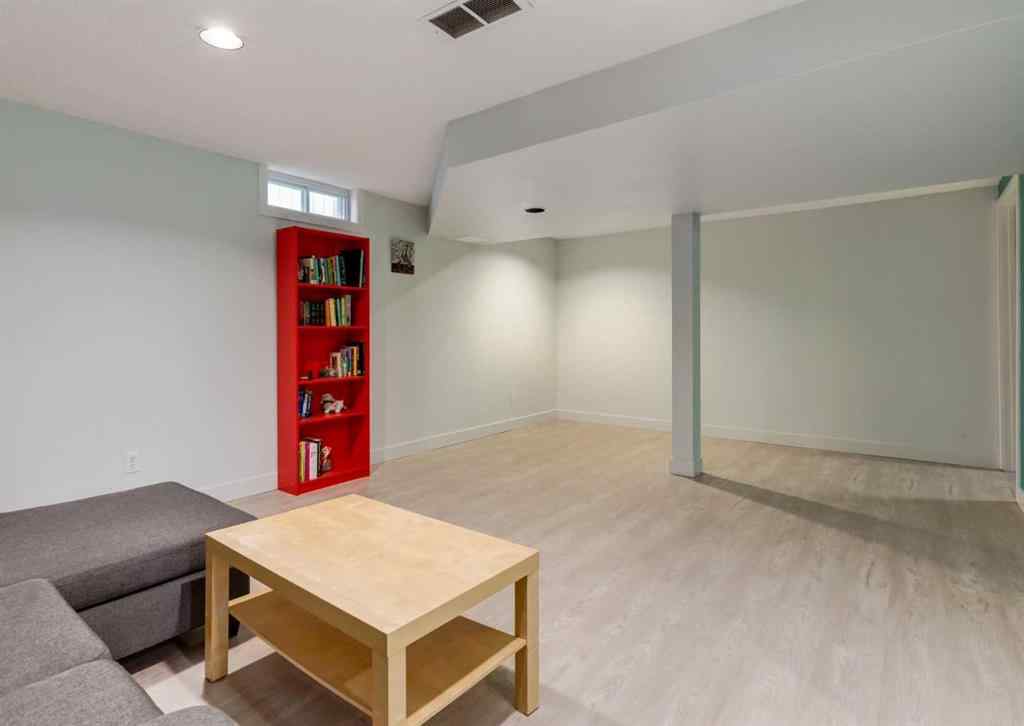 MLS® A2250810 - 127 Silvercreek Close NW in Silver Springs Calgary, Residential