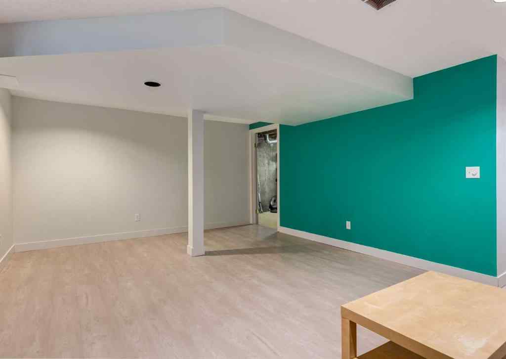 MLS® A2250810 - 127 Silvercreek Close NW in Silver Springs Calgary, Residential